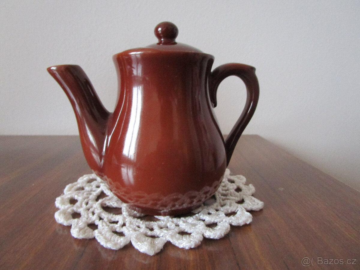 Porcelánová konvička na dvě moka