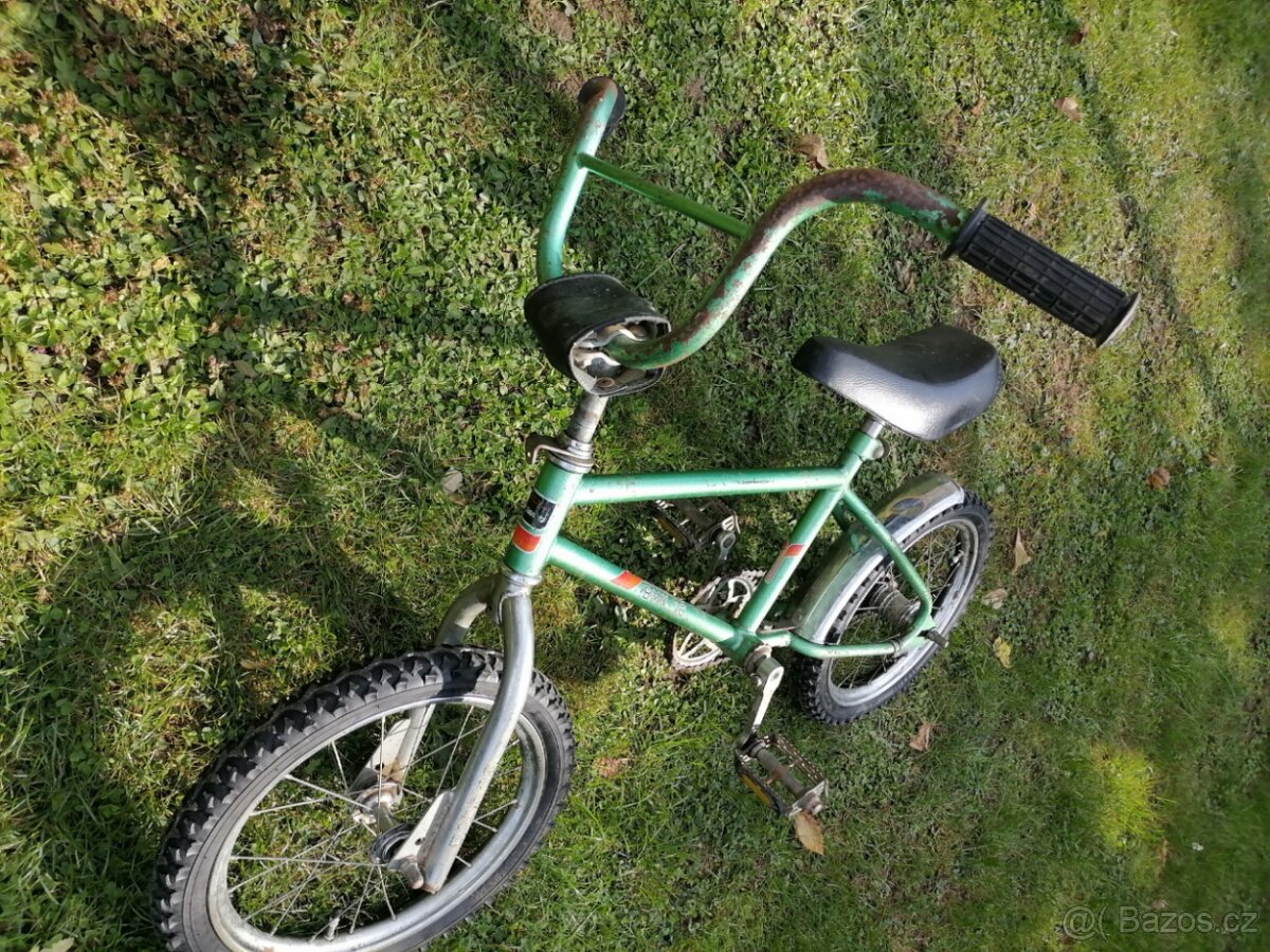 Staré poctivé kolo BMX 16 - nové pneu a duše