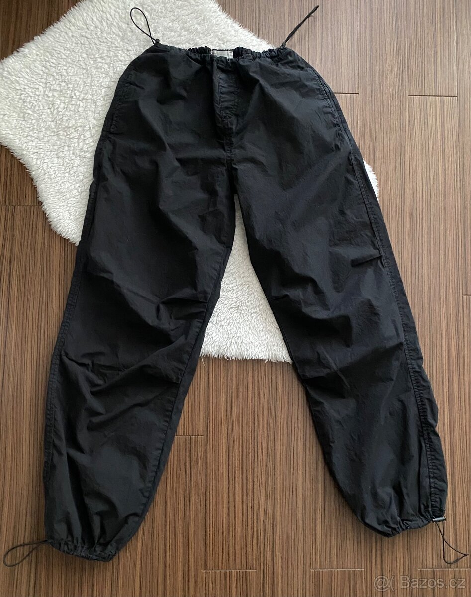 Kalhoty černé STRADIVARIUS vel. XS