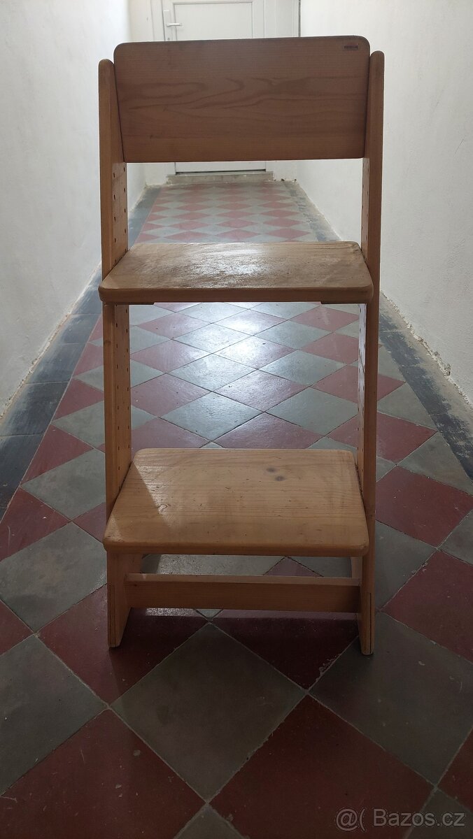 Rostoucí židlička pro děti