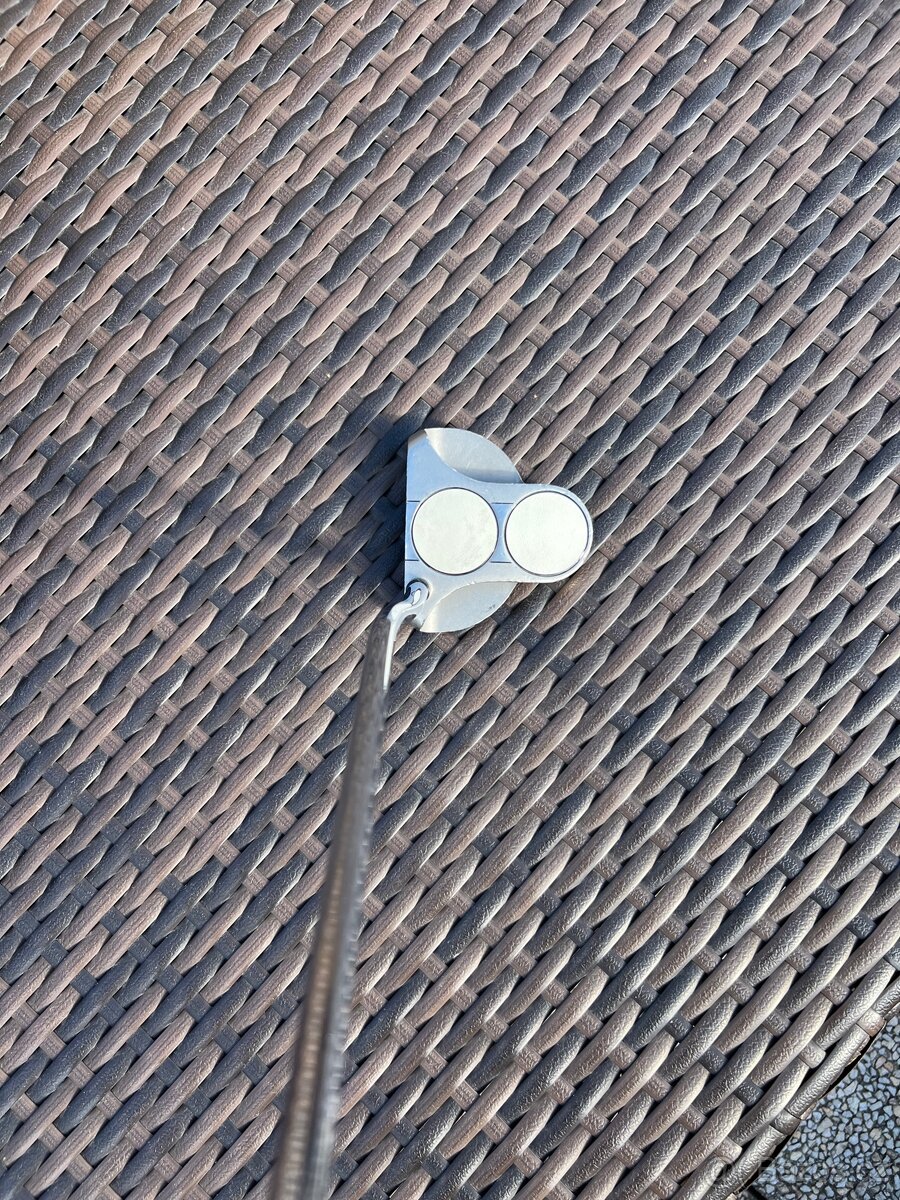 Putter Odyssey 2-ball RH v pěkném stavu