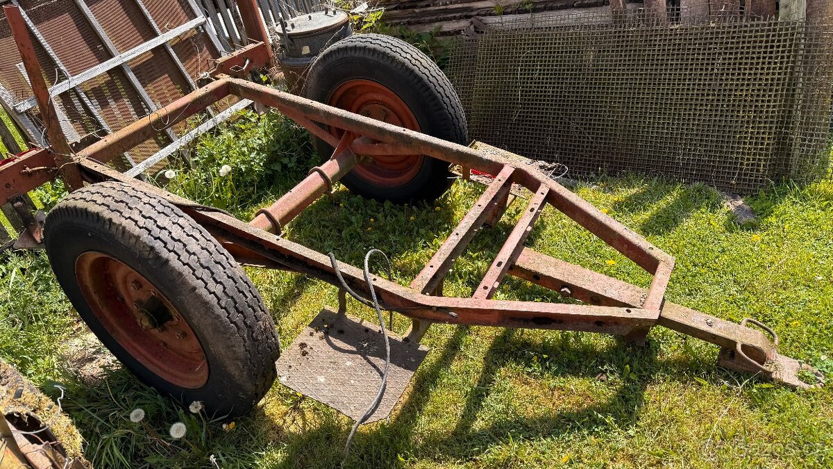 Podvozek za traktor