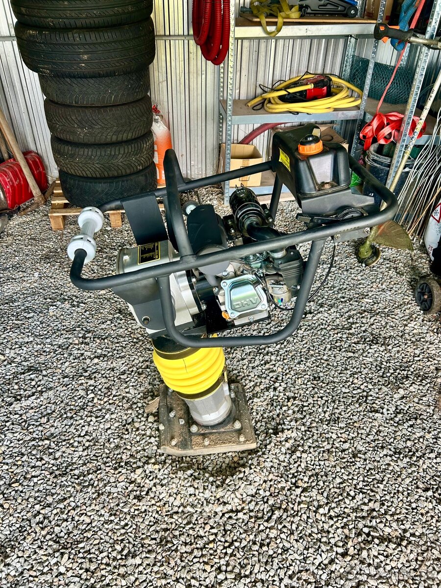 Vibrační pěch 82kg, 14KN