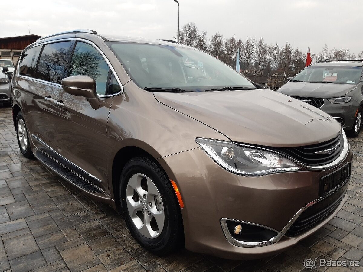 Chrysler Pacifica 3,6L HYBRID,Top.výbava, Facelift,REZERVACE