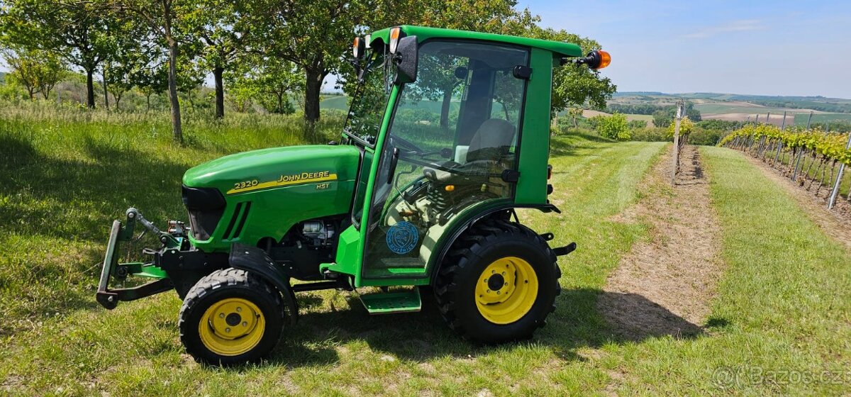 Traktor John Deere 2320