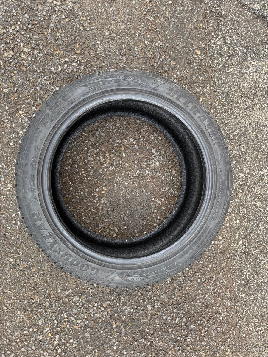225/45 R17 94V XL