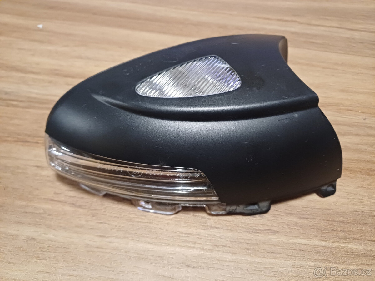 Blinkr zrcátka levý s osvětlením Škoda Yeti 5L0949101C