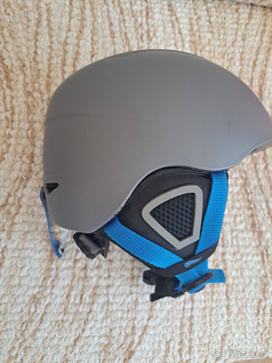 Dětská helma na lyžováni a snowboarding