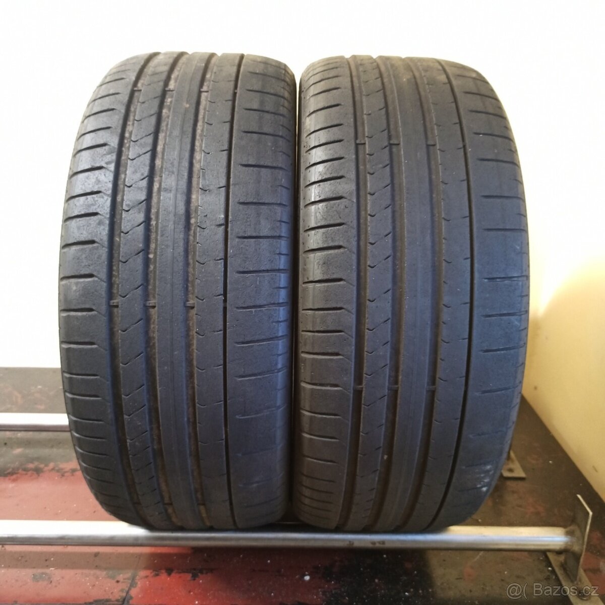 Pirelli P Zero 235/40 R19 96Y 4mm