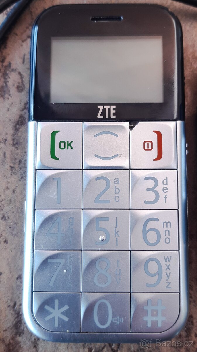Mobil pro seniory s rádiem ZTE