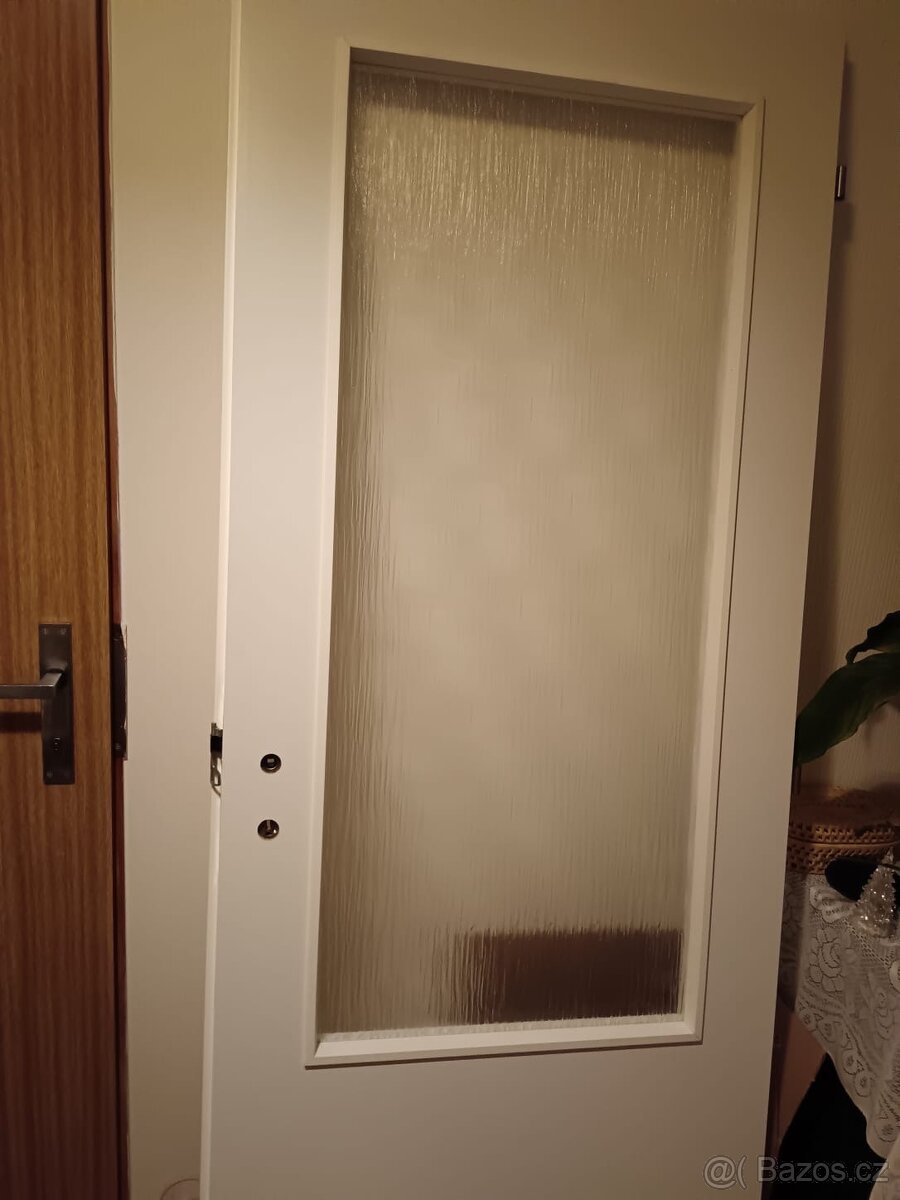 dvoje nové dveře