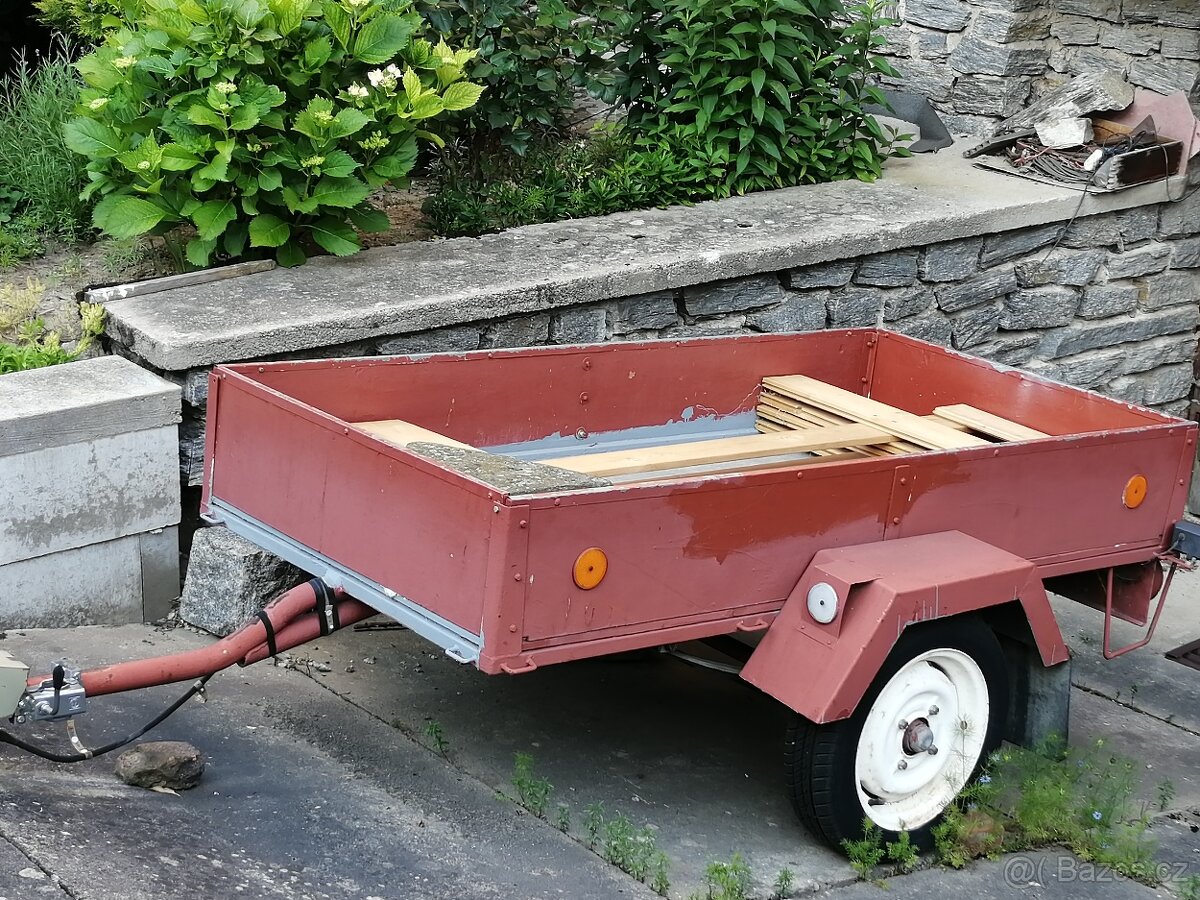Přívěsný vozík za auto