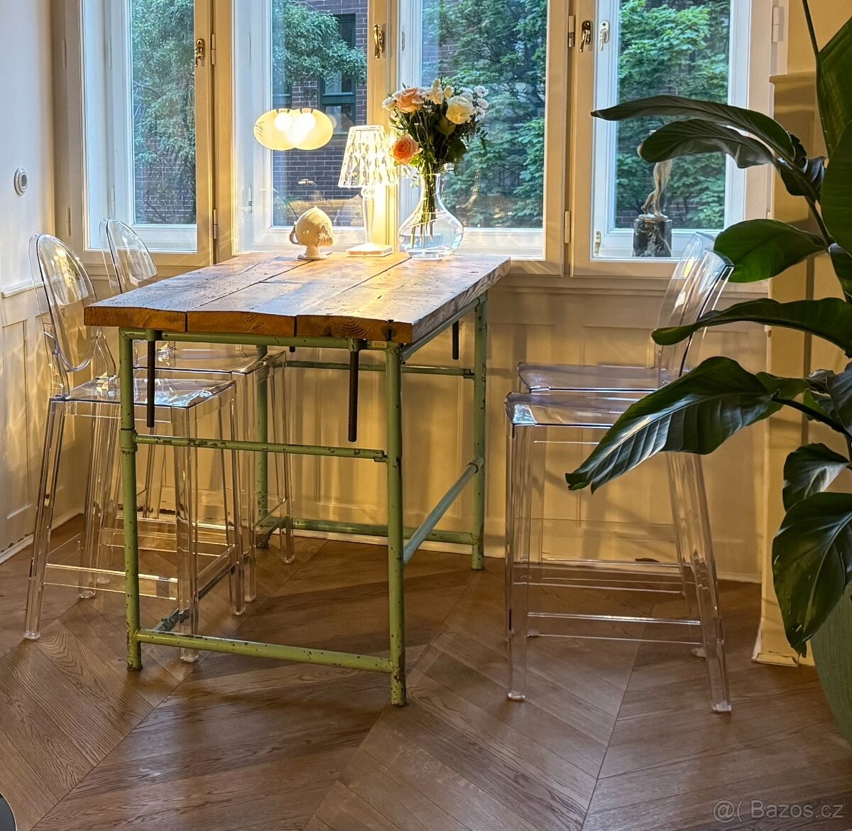 Industriální stůl a Kartell židle 4x