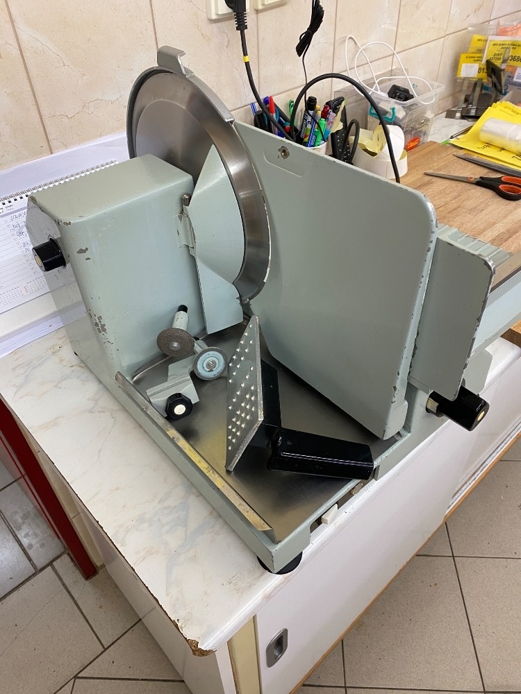 Nárezový stroj NS301