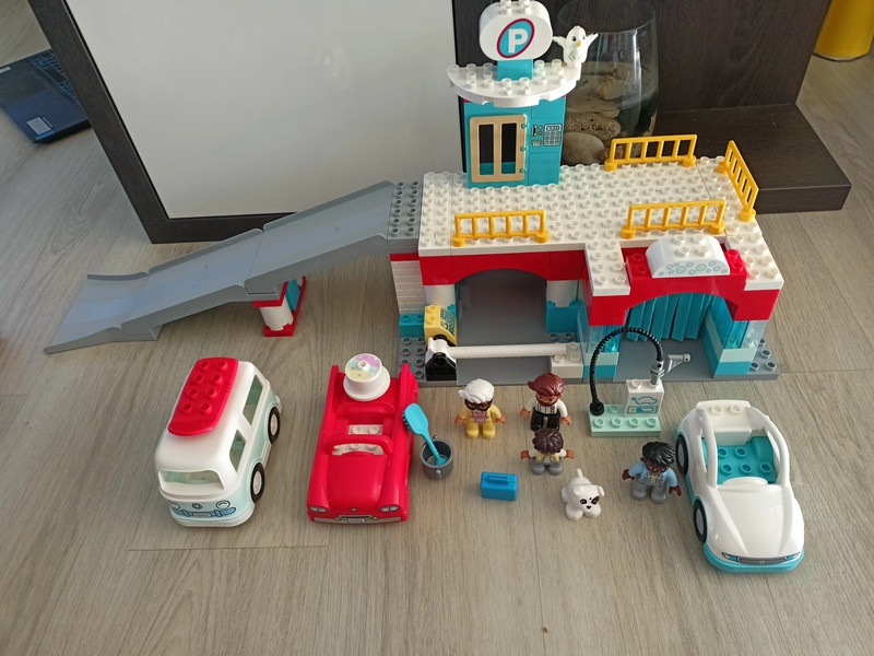 LEGO Duplo 10948 Patrové parkoviště a automobilová