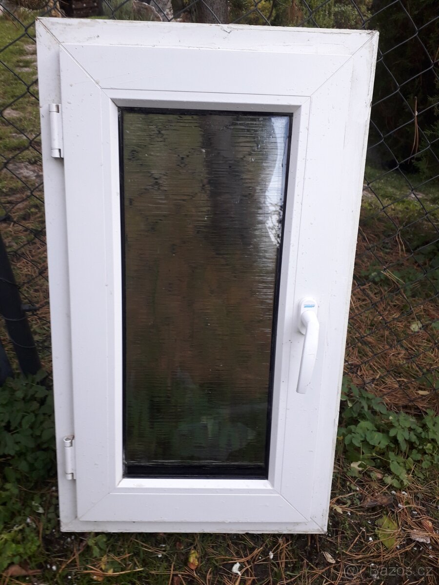 Prodám okno trojsklo na WC koupelnu mat
