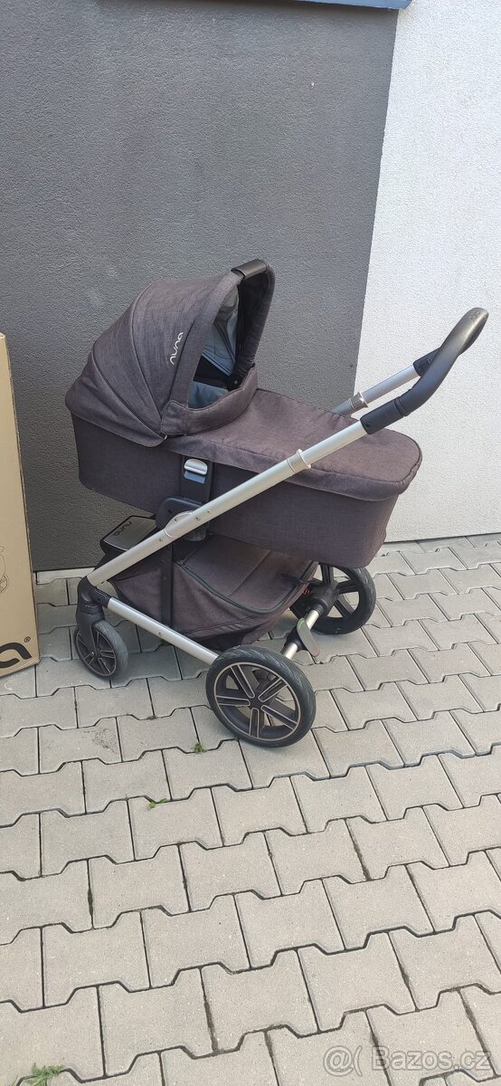 Dětský kočárek