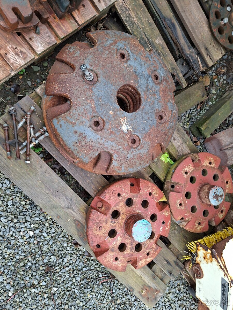 Zetor uřI zadní závaží