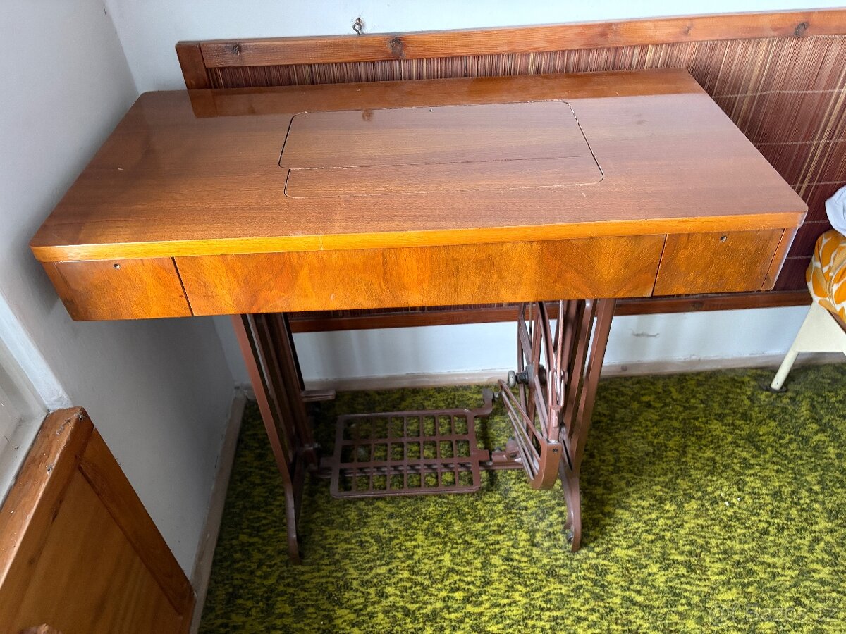 Minerva stary sici stroj - retro