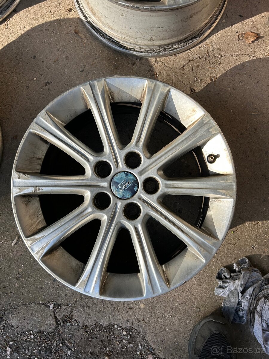 Alu kola Ford r16