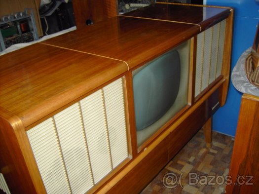 Koupím starou hudební skříň s televizorem, magnetofonem