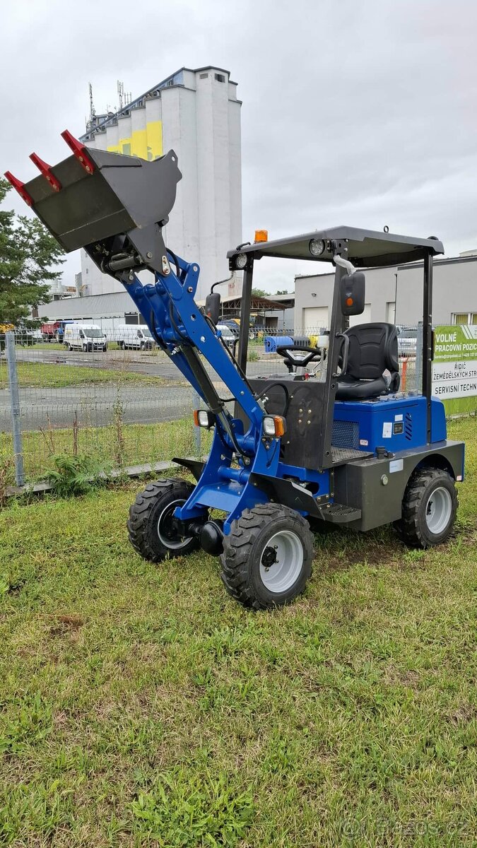 Mininakladač, kloubový čelní nakladač