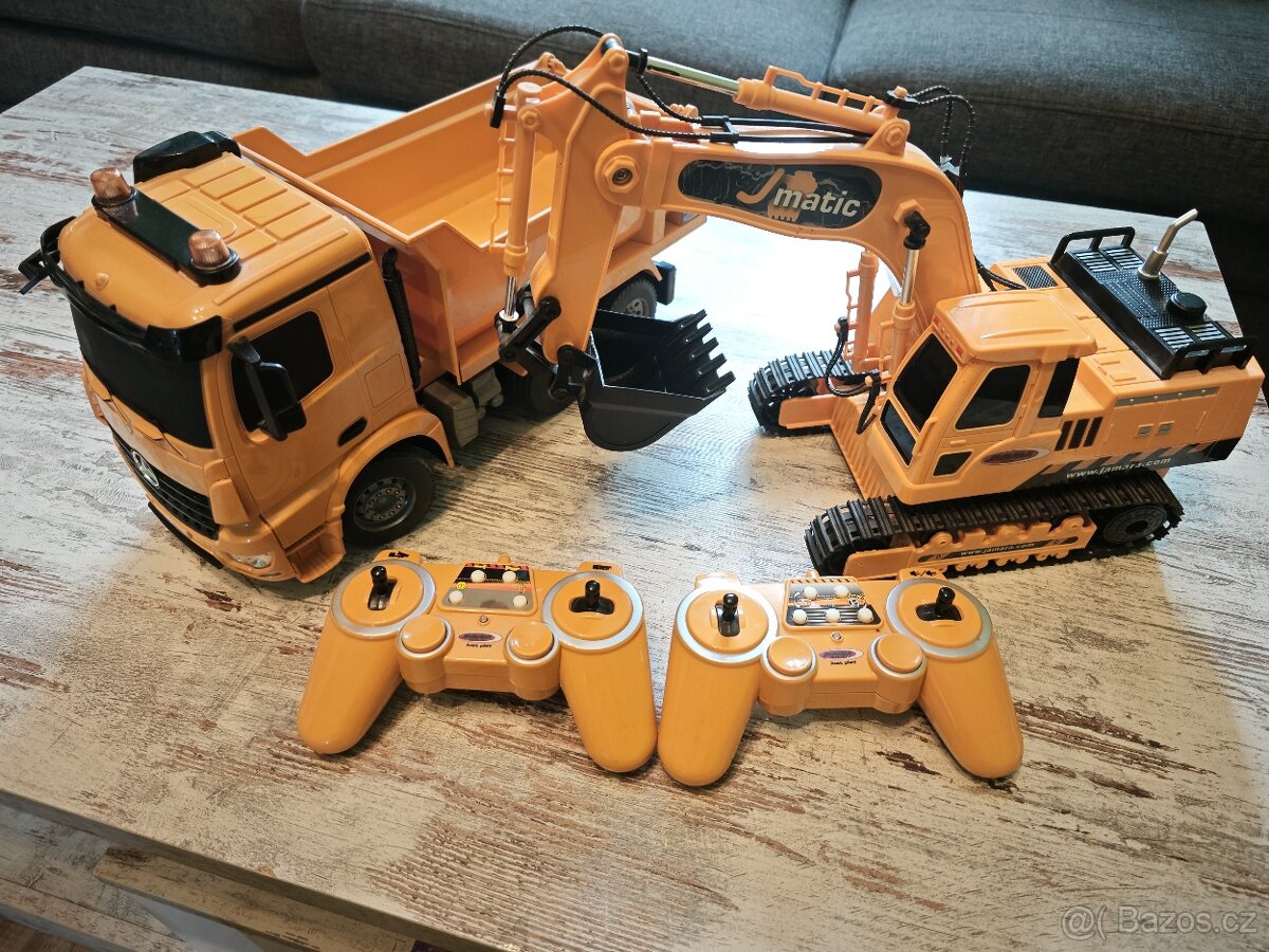 Bagr a nákladní auto na ovládání