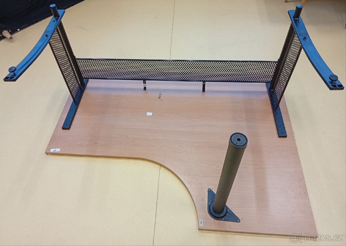 stůl kancelářský pracovní psací rohový