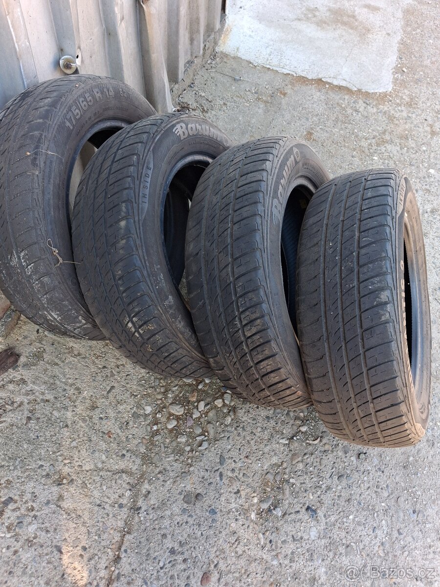 Letni pneu 175/65/14,sada 400kc