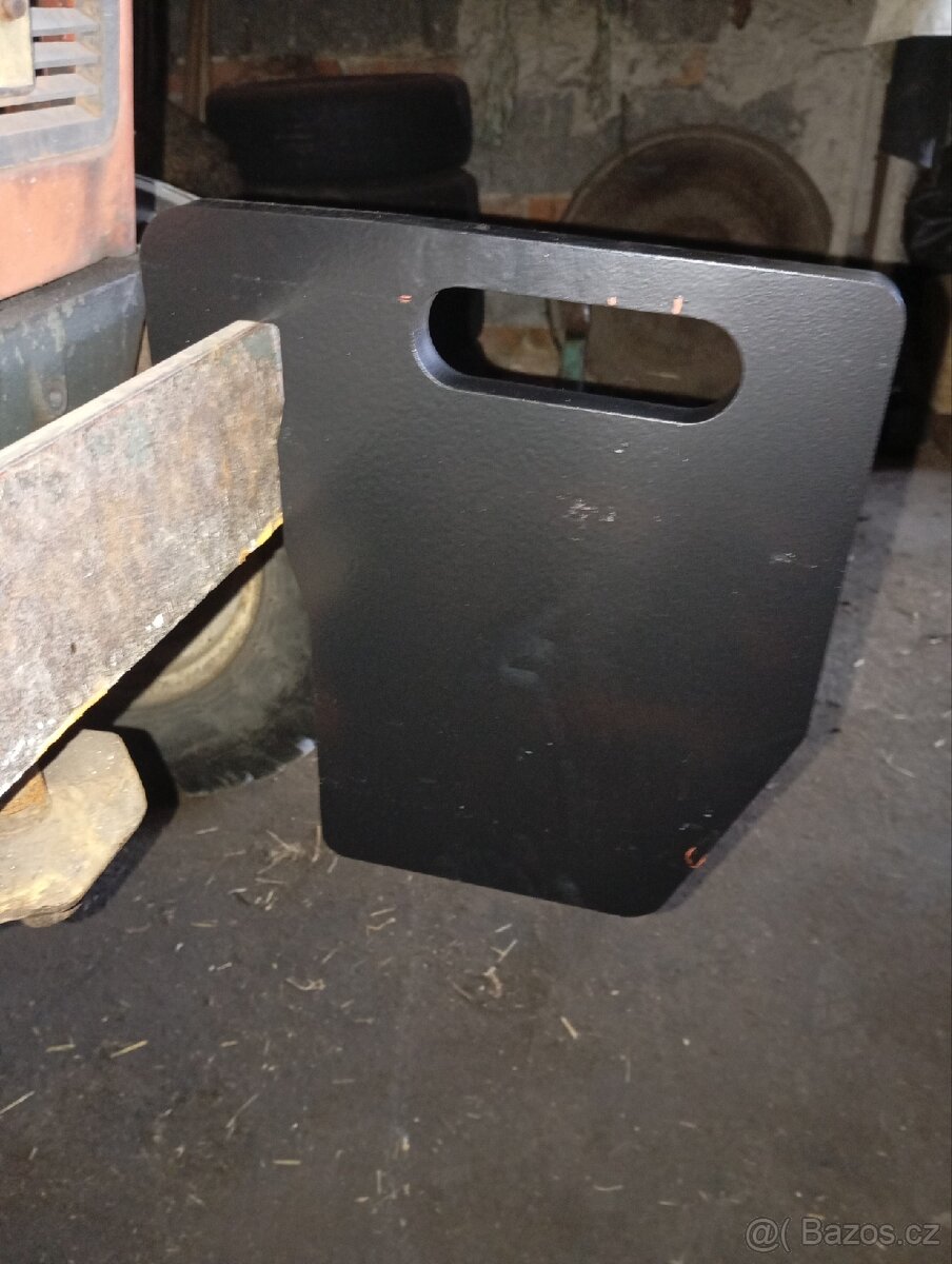 Zetor závaží (kanystry)