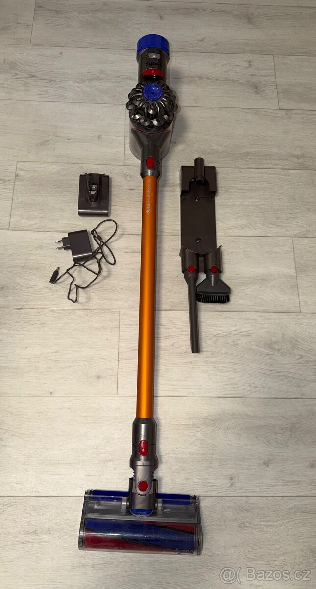 Tyčový a ruční vysavač Dyson V8