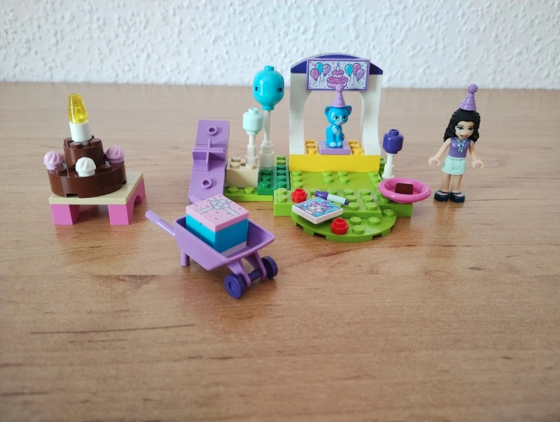 Lego Juniors 10748 Ema a oslava pro mazlíčky