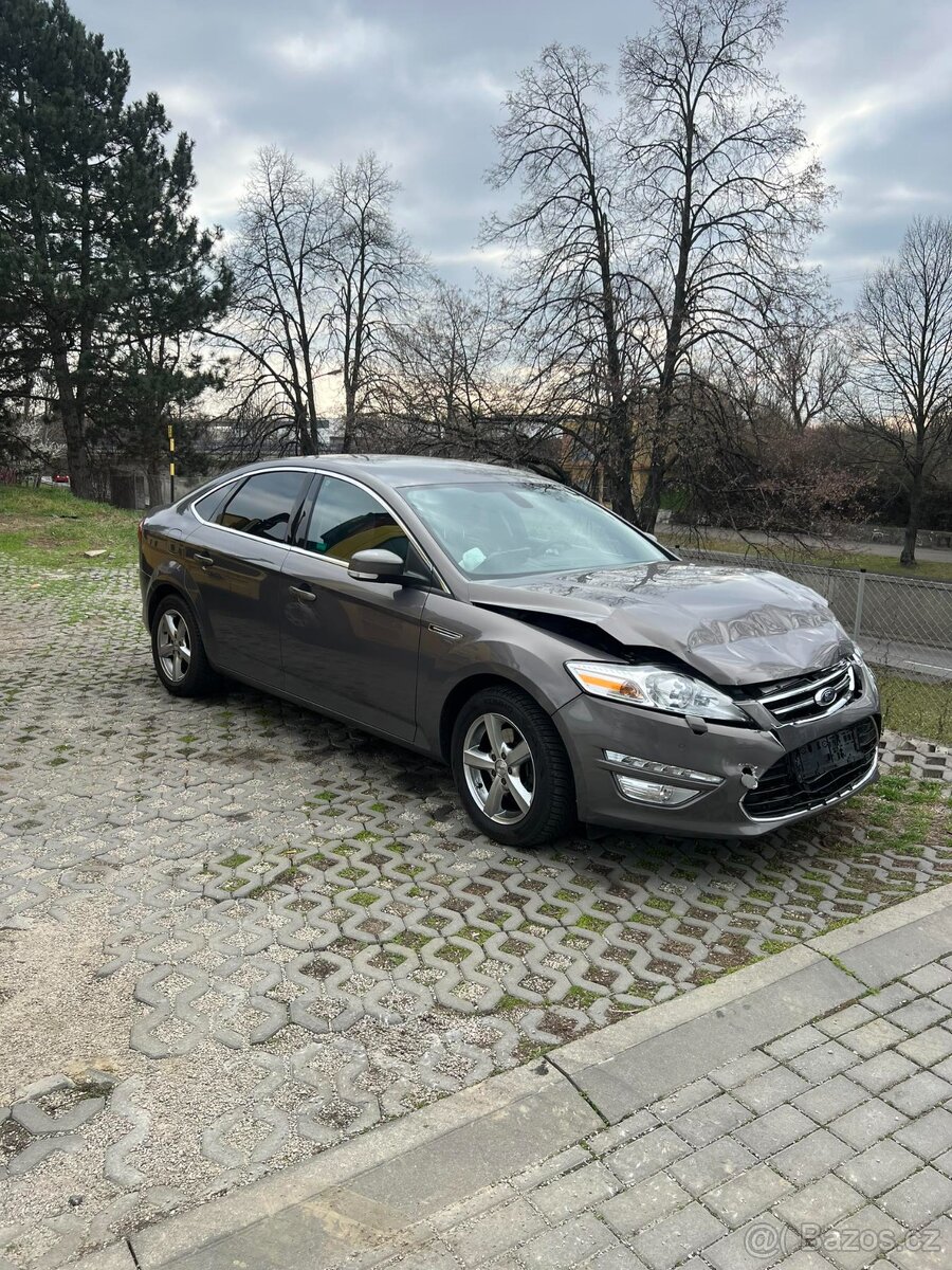 Ford Mondeo Titanium po nehodě