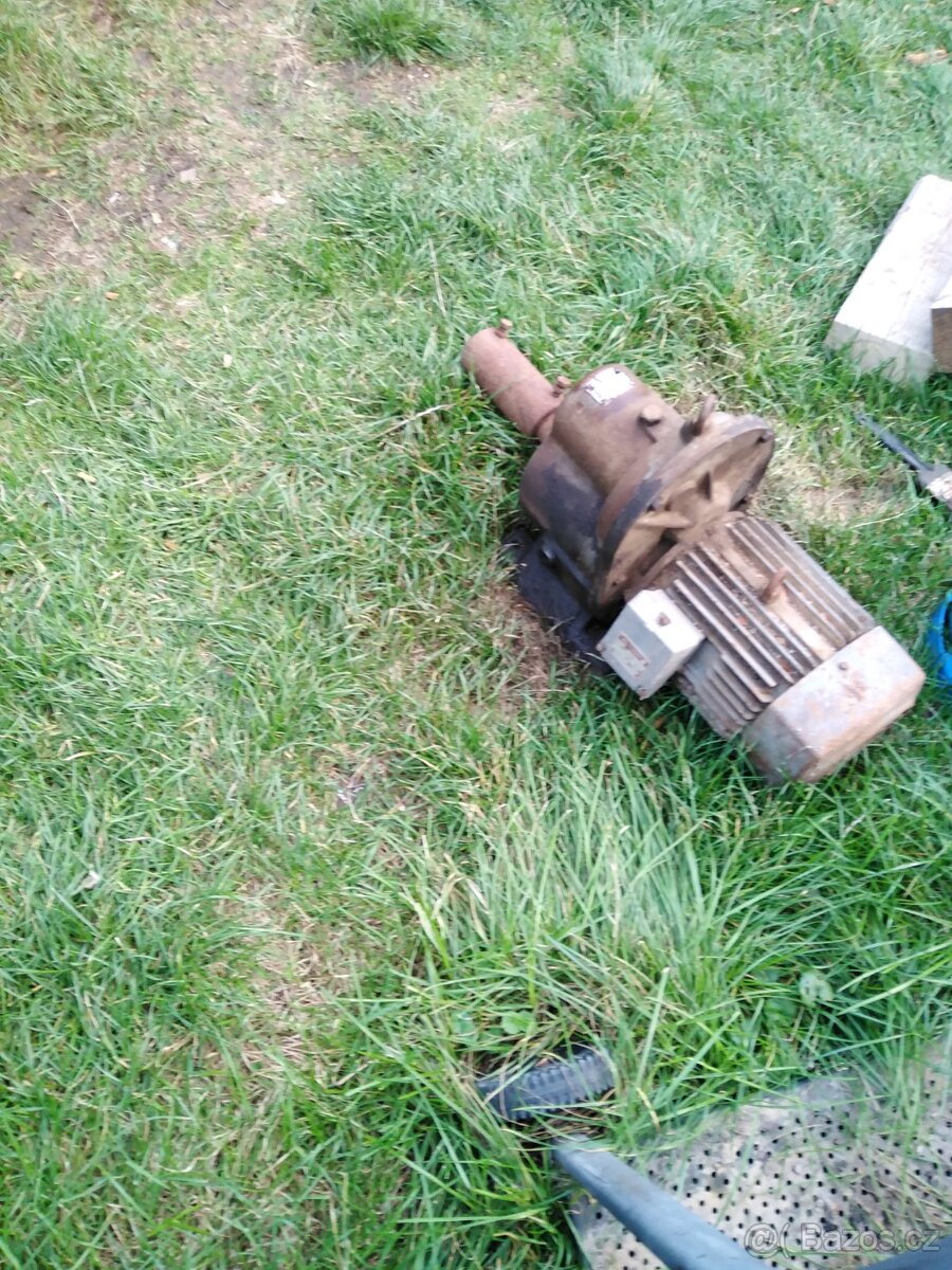 Motor s převodovkou
