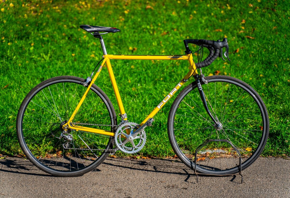 Silniční kolo Fort Racing