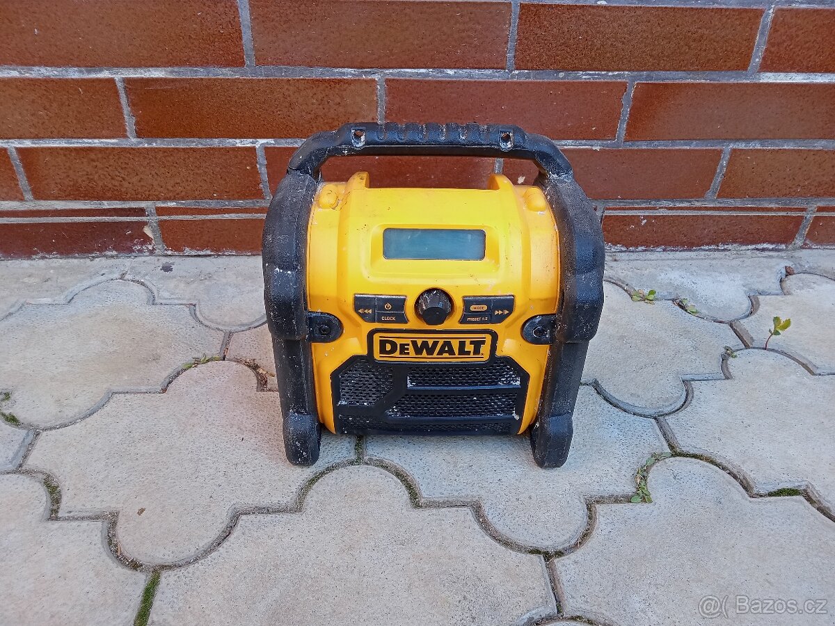 DeWalt Aku/220V stavební rádio DCR019-QW