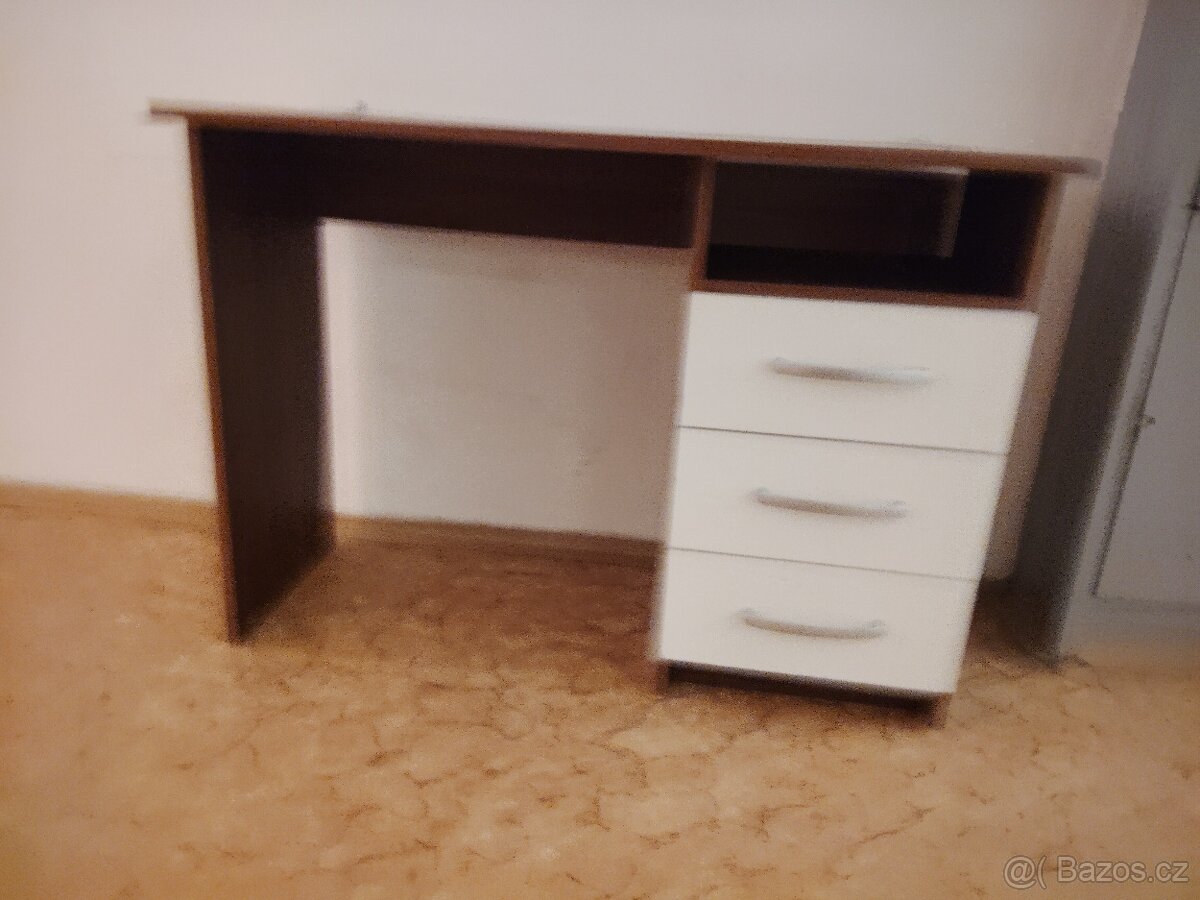 Psací stůl