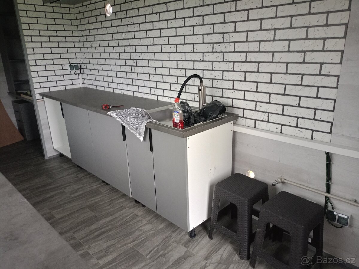 Gastro kontejner 6x2,5m - Sleva