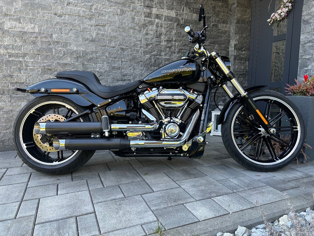 Harley Davidson Breakout M8 114