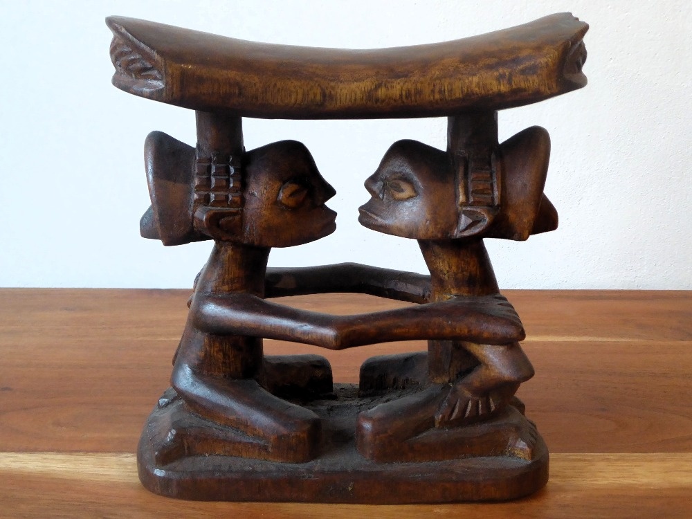 Starý dřevěný podhlavníček Afrického kmene Luba z Konga