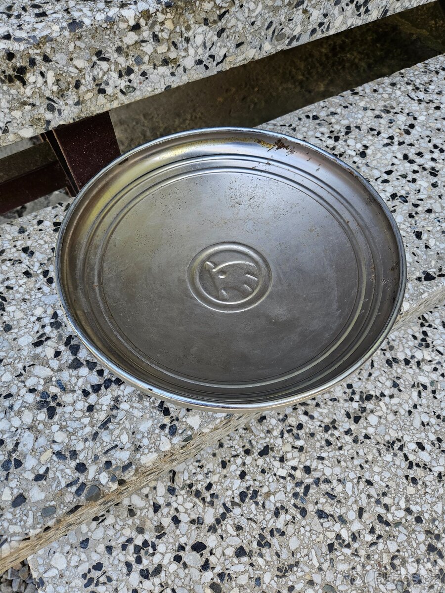 Chromované poklice ŠKODA