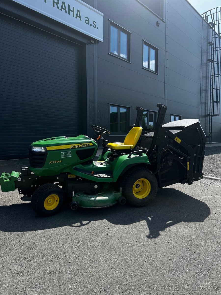 Profesionální žací traktor JOHN DEERE X950R