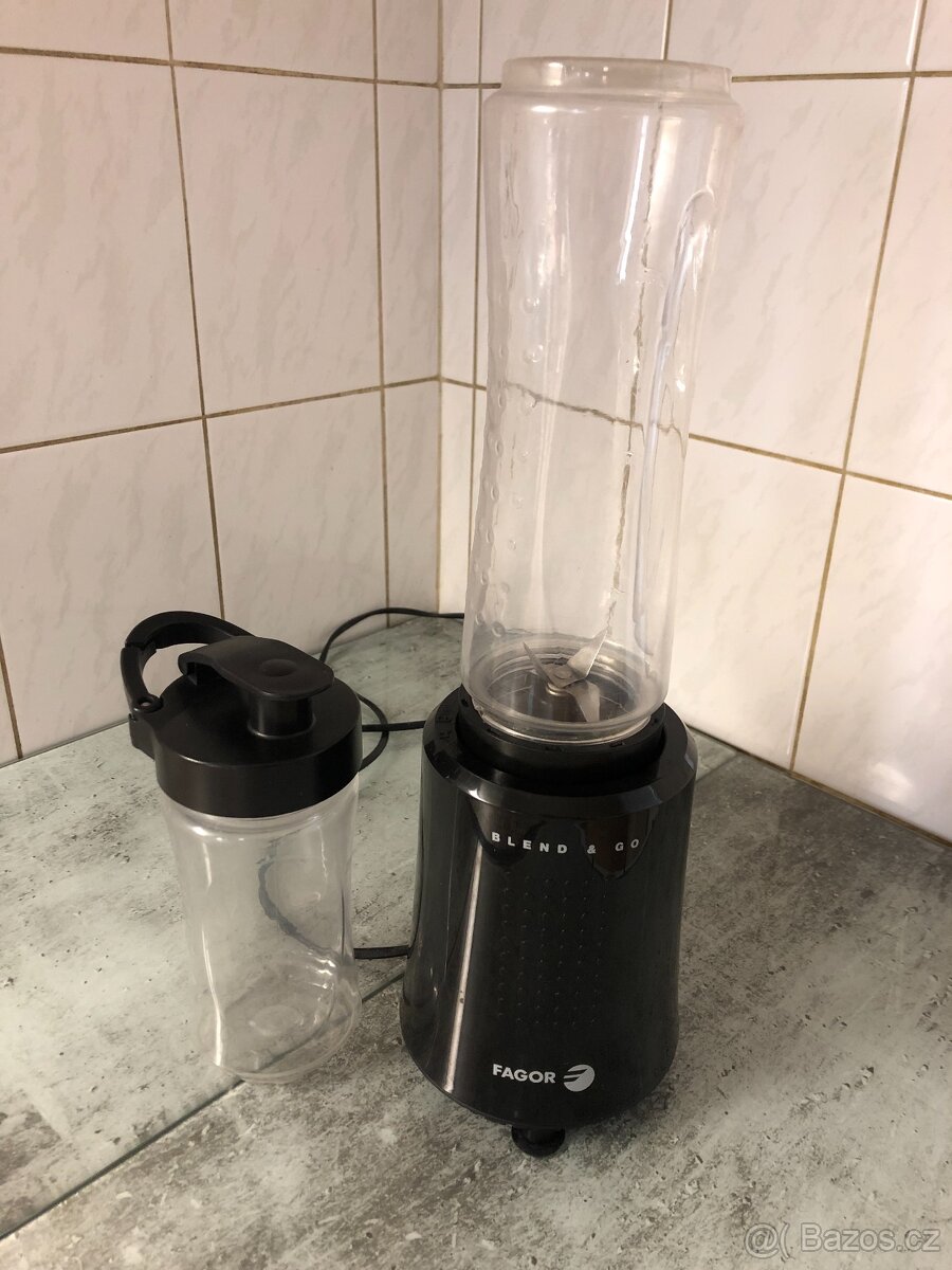 Smoothie mixér Fagor a nádobami