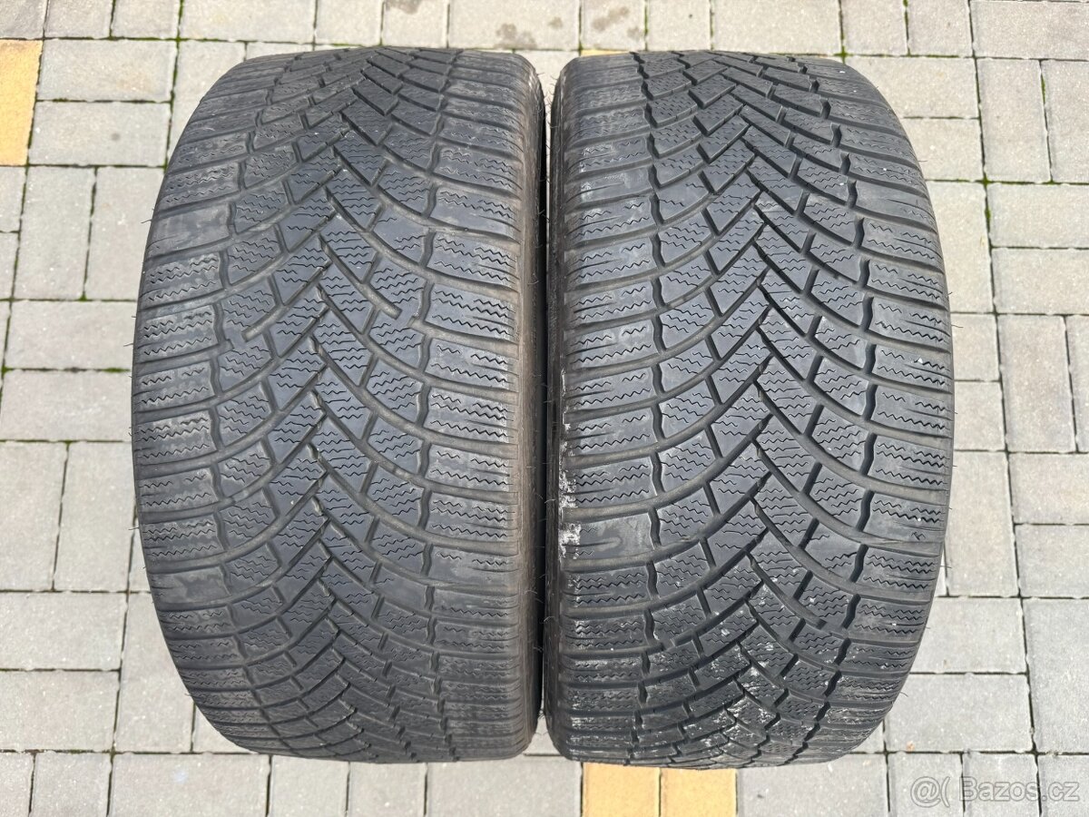 235/35 R19