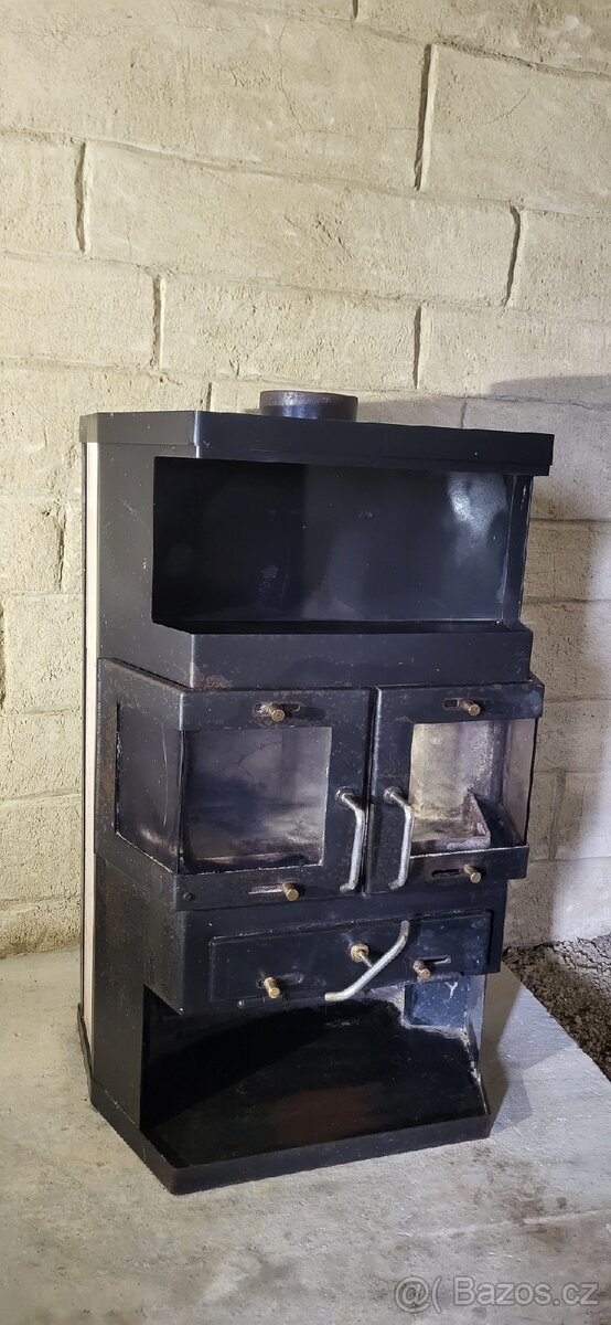 Prodam dvoukřídlá kamna +4metry kouřovodu o průměru 150mm