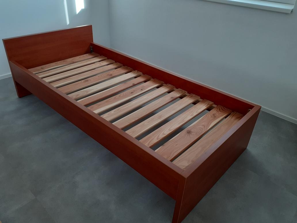 Jednolůžková postel