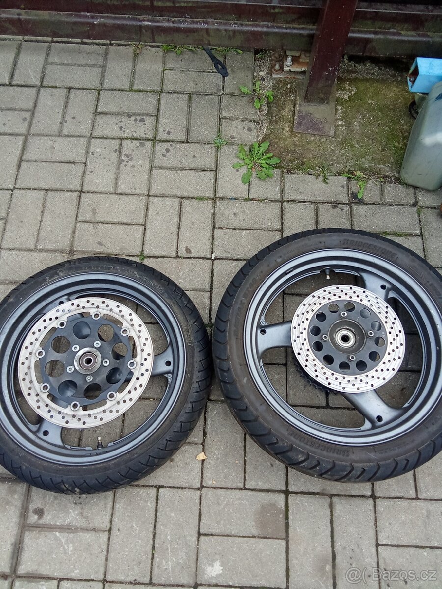 Komplet přední zadní kolo Suzuki GS 500