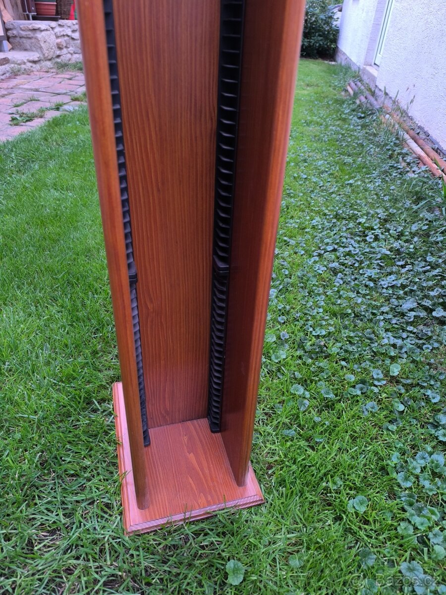 Stojan na CD. Masiv. Truhlářská výroba