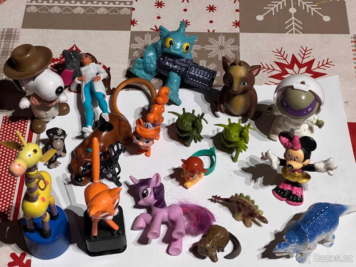 sada zvířátek a figurka veterinářky