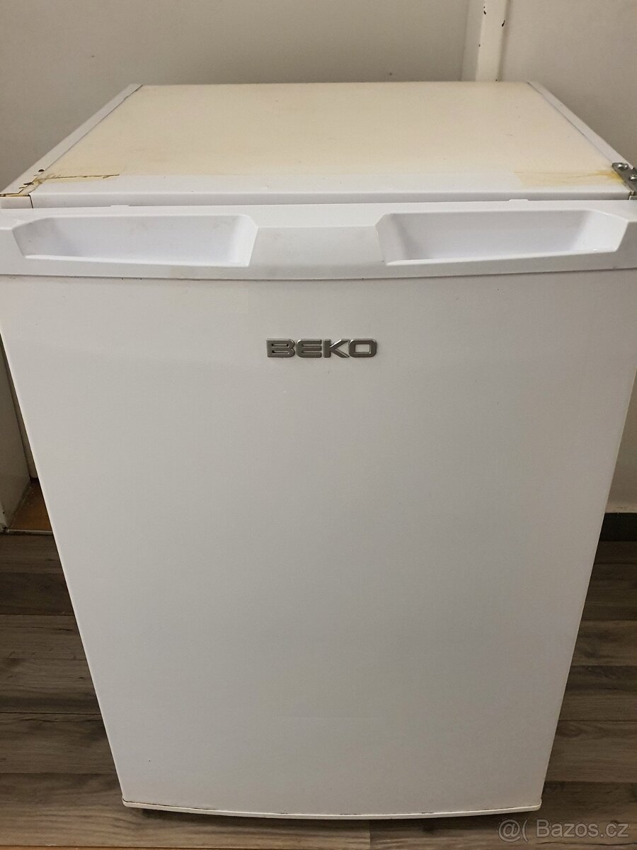 82cm značková lednice s vnitřním mrazákem